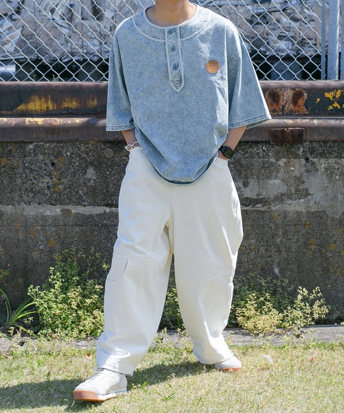 Perushu（ペルーシュ）の「レザーワッペンデニムベースボールシャツ（シャツ/ブラウス・メンズ・ブラック/サックスブルー・MEDIUM/LARGE）」の4枚目の写真