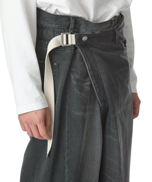 KAZUYUKI KUMAGAI ATTACHMENT（カズユキクマガイアタッチメント）の「11.5oz DENIM TAPERED ASYMMETRIC DENIM（デニムパンツ・メンズ・ブラック/ライトブルー・1/2/3）」の9枚目の写真