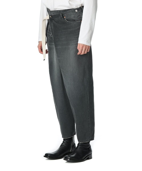 KAZUYUKI KUMAGAI ATTACHMENT（カズユキクマガイアタッチメント）の「11.5oz DENIM TAPERED ASYMMETRIC DENIM（デニムパンツ・メンズ・ブラック/ライトブルー・1/2/3）」の10枚目の写真