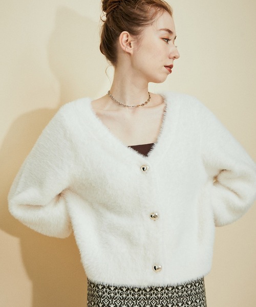 MADEMOISELLE ROPE'(マドモアゼル ロペ)の「ハートボタンフェザーカーディガン(カーディガン/ボレロ・レディース・ホワイト/ブラック/ピンク・38)」の2枚目の写真