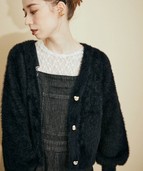 MADEMOISELLE ROPE'(マドモアゼル ロペ)の「ハートボタンフェザーカーディガン(カーディガン/ボレロ・レディース・ホワイト/ブラック/ピンク・38)」の1枚目の写真