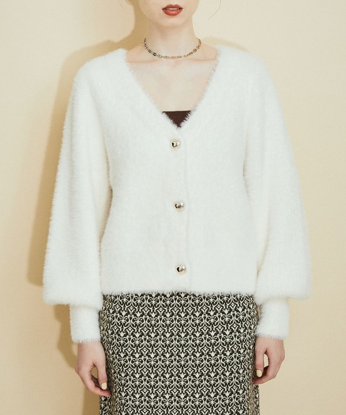 MADEMOISELLE ROPE'(マドモアゼル ロペ)の「ハートボタンフェザーカーディガン(カーディガン/ボレロ・レディース・ホワイト/ブラック/ピンク・38)」の4枚目の写真