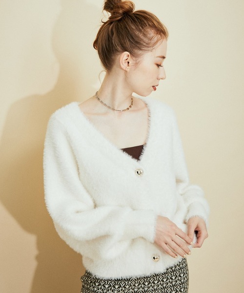 MADEMOISELLE ROPE'(マドモアゼル ロペ)の「ハートボタンフェザーカーディガン(カーディガン/ボレロ・レディース・ホワイト/ブラック/ピンク・38)」の5枚目の写真