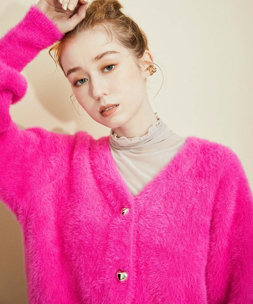 MADEMOISELLE ROPE'(マドモアゼル ロペ)の「ハートボタンフェザーカーディガン(カーディガン/ボレロ・レディース・ホワイト/ブラック/ピンク・38)」の13枚目の写真