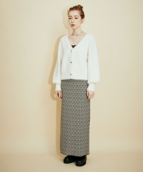 MADEMOISELLE ROPE'(マドモアゼル ロペ)の「ハートボタンフェザーカーディガン(カーディガン/ボレロ・レディース・ホワイト/ブラック/ピンク・38)」の11枚目の写真