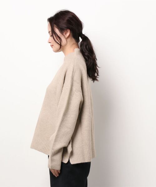 reca（レカ）の「ビッグシルエットタートルニットプルオーバー（ニット/セーター・レディース・オートミール/ベージュ/ブラック・M）」の4枚目の写真