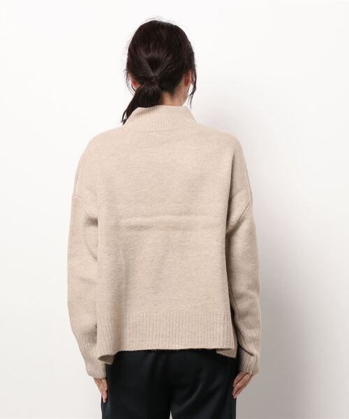reca（レカ）の「ビッグシルエットタートルニットプルオーバー（ニット/セーター・レディース・オートミール/ベージュ/ブラック・M）」の5枚目の写真