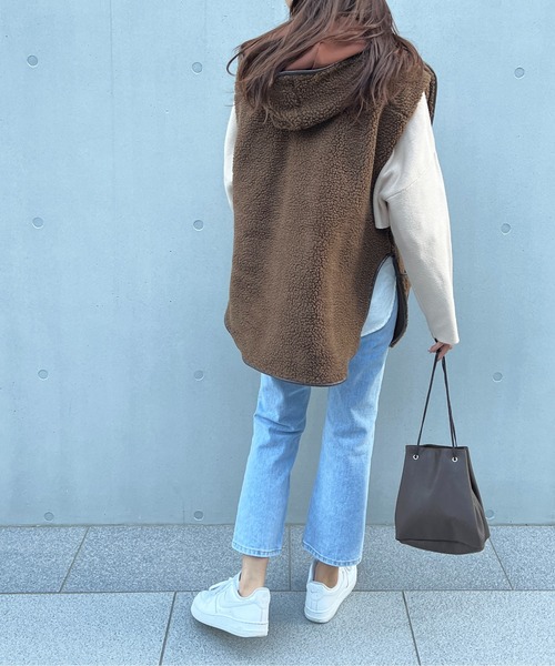 StyleSea(スタイルシー)の「ボアフーディーオーバーベスト(その他アウター・レディース・ダークブラウン/ブラウン/アイボリー/モカ・FREE)」の11枚目の写真