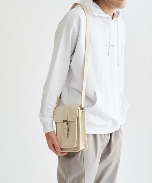 CPCM(シーピーシーエム)の「ベルト止ビンテージレザーバッグ(ショルダーバッグ・レディース・ブラック/アイボリー・FREE)」の3枚目の写真