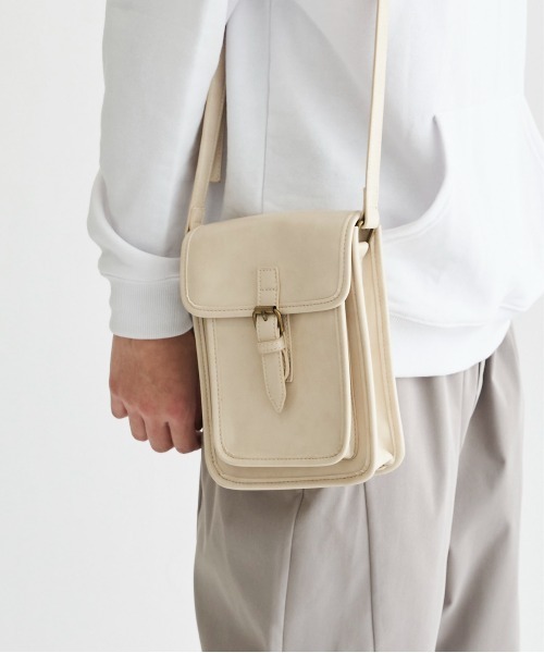 CPCM(シーピーシーエム)の「ベルト止ビンテージレザーバッグ(ショルダーバッグ・レディース・ブラック/アイボリー・FREE)」の5枚目の写真