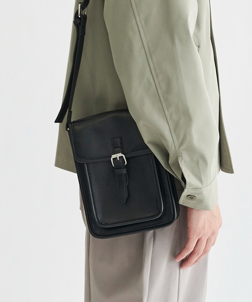 CPCM(シーピーシーエム)の「ベルト止ビンテージレザーバッグ(ショルダーバッグ・レディース・ブラック/アイボリー・FREE)」の8枚目の写真