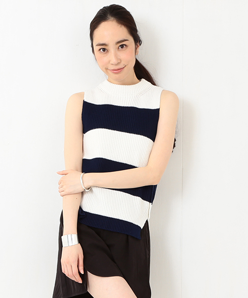 Ray BEAMS(レイビームス)の「Ray BEAMS / サイドスリット ボトルネック(ニット/セーター・レディース・オフホワイト/ネイビー/その他1・ONE SIZE)」の1枚目の写真