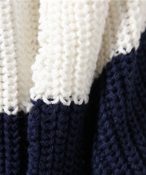 Ray BEAMS(レイビームス)の「Ray BEAMS / サイドスリット ボトルネック(ニット/セーター・レディース・オフホワイト/ネイビー/その他1・ONE SIZE)」の11枚目の写真