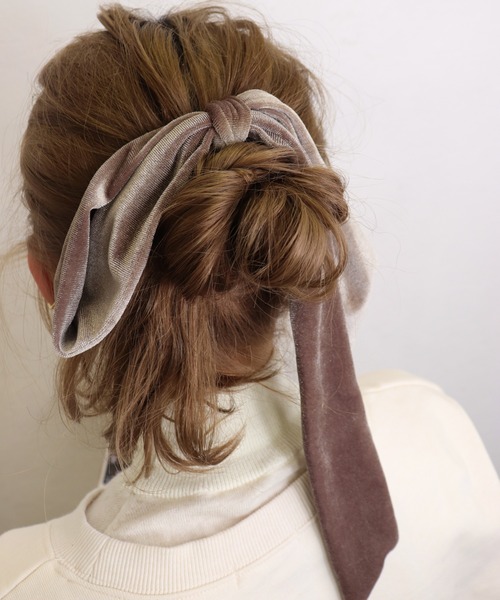 Monocoro toppi(モノコロトッピ)の「ベロアリボンヘアゴム(ヘアゴム・レディース・ブラック/ベージュ/ブラウン/カーキ/イエロー/チャコールグレー/ピンク/ブルー系その他3/アイボリー・フリー)」の5枚目の写真