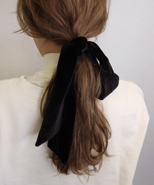 Monocoro toppi(モノコロトッピ)の「ベロアリボンヘアゴム(ヘアゴム・レディース・ブラック/ベージュ/ブラウン/カーキ/イエロー/チャコールグレー/ピンク/ブルー系その他3/アイボリー・フリー)」の22枚目の写真