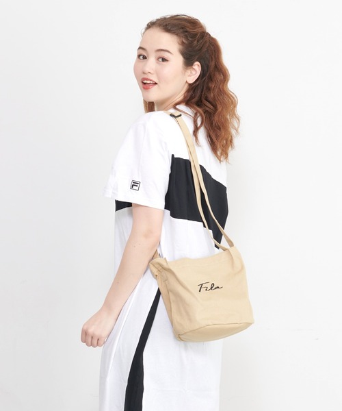 FILA(フィラ)の「FILA フィラ 筆記体 ブランド ロゴ 刺繍 キャンバス ミニ ショルダーバッグ(ショルダーバッグ・レディース・ブラック/ベージュ/オフホワイト/オリーブ・FREE)」の4枚目の写真