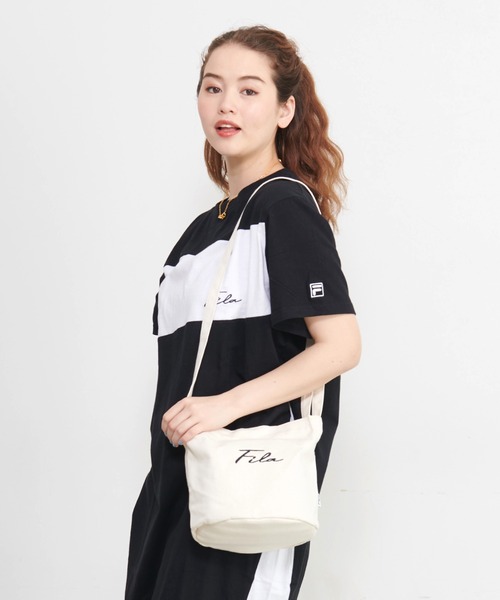 FILA(フィラ)の「FILA フィラ 筆記体 ブランド ロゴ 刺繍 キャンバス ミニ ショルダーバッグ(ショルダーバッグ・レディース・ブラック/ベージュ/オフホワイト/オリーブ・FREE)」の2枚目の写真