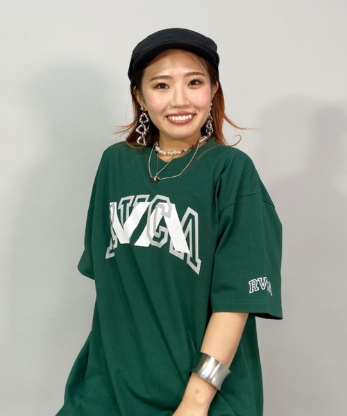 RVCA（ルーカ）の「【ZOZOタウン限定アイテム】RVCA/ルーカ  ビッグシルエット  カレッジ風ビッグロゴTシャツ  BC043-P02（Tシャツ/カットソー・レディース・ホワイト/ブラック/ネイビー/グリーン・M/L）」の3枚目の写真