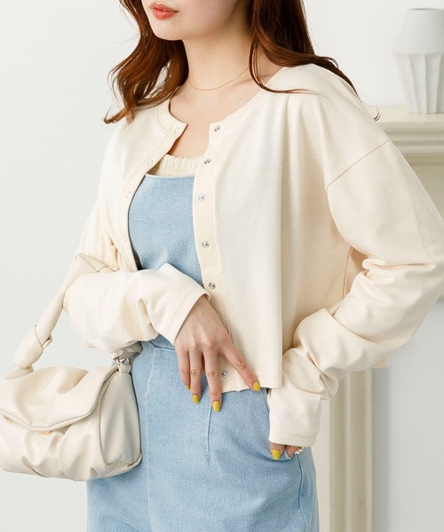 SLURR(スラ―)の「リングドットボタンショート丈プルオーバー(カーディガン/ボレロ・レディース・ベージュ/チャコールグレー/アイボリー・FREE)」の3枚目の写真