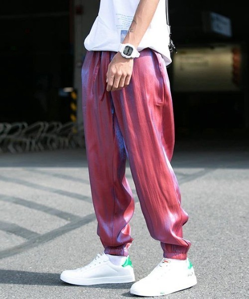 WARAIJOGO(ワライジョウゴ)の「【WARAIJOGO】光沢ルーズハーレムパンツ(NEZ)(その他パンツ・レディース・パープル/レッド/ブルー/ブラック×ゴールド・LARGE/X-LARGE)」の4枚目の写真