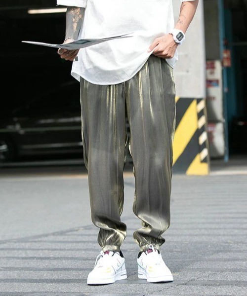 WARAIJOGO(ワライジョウゴ)の「【WARAIJOGO】光沢ルーズハーレムパンツ(NEZ)(その他パンツ・レディース・パープル/レッド/ブルー/ブラック×ゴールド・LARGE/X-LARGE)」の2枚目の写真