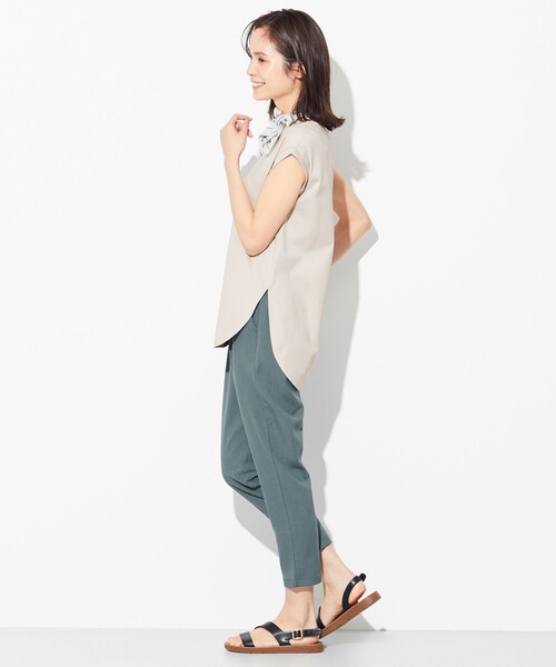 ANY(エニィ)の「【抗菌・防臭】プレミアムベーシックノースリーブ Tシャツ(Tシャツ/カットソー・レディース・ブラック系/カーキ系/アイボリー系/ベージュ系/レッド系/グリーン系/ライトイエロー系/ダークブラウン系・2/3)」の11枚目の写真