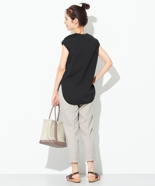 ANY(エニィ)の「【抗菌・防臭】プレミアムベーシックノースリーブ Tシャツ(Tシャツ/カットソー・レディース・ブラック系/カーキ系/アイボリー系/ベージュ系/レッド系/グリーン系/ライトイエロー系/ダークブラウン系・2/3)」の13枚目の写真