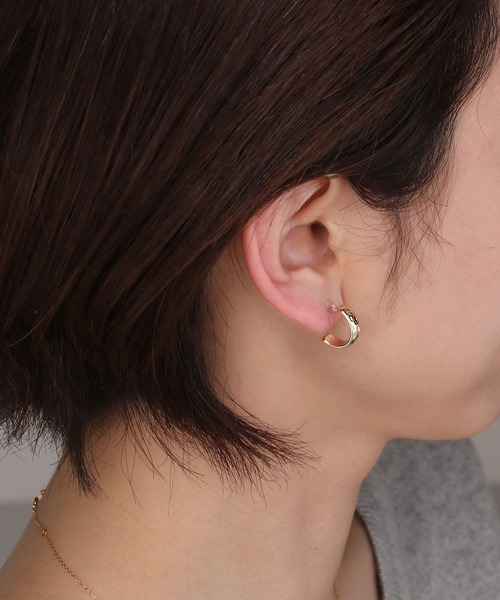 Manon's Selection（マノンズセレクション）の「パンチングデザインハーフフープイヤリング（イヤリング・レディース・シルバー/ゴールド・ONE SIZE）」の3枚目の写真