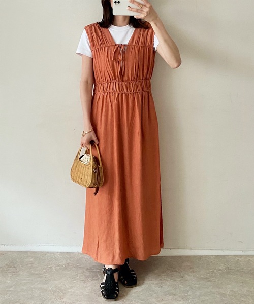 STYLEDOOR(スタイルドア)の「ギャザーロングワンピース(ワンピース・レディース・ブラック/イエロー/オレンジ・FREE)」の22枚目の写真