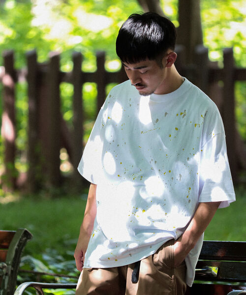 BEAMS（ビームス）の「BEAMS / ルーズフィット スプラッシュ ペイント Tシャツ（Tシャツ/カットソー・メンズ・ライム/ブルー系その他・S/M/L/XL）」の2枚目の写真