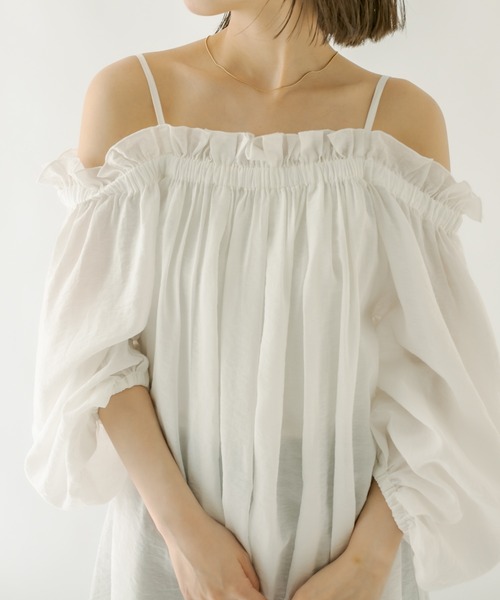 mystic(ミスティック)の「オフショルフリルブラウス(シャツ/ブラウス・レディース・ブラック/オフホワイト/ブルー・FREE)」の8枚目の写真