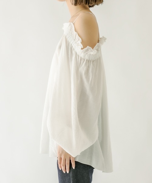 mystic(ミスティック)の「オフショルフリルブラウス(シャツ/ブラウス・レディース・ブラック/オフホワイト/ブルー・FREE)」の19枚目の写真