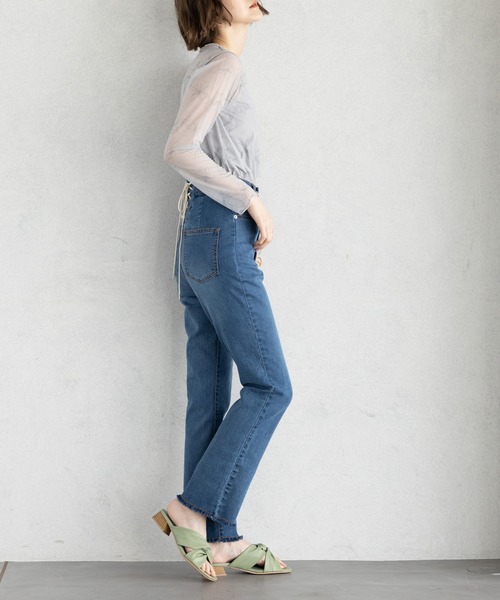 earth music&ecology（アースミュージックアンドエコロジー）の「ツイストミュールサンダル【earth　music＆ecology】（サンダル・レディース・アイボリー/ブラック/マスタード/グリーン・LARGE/MEDIUM/X-LARGE/SMALL）」の5枚目の写真