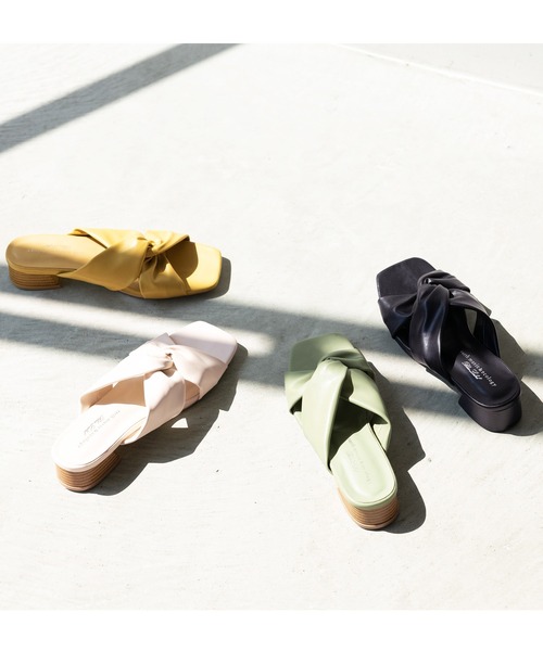 earth music&ecology（アースミュージックアンドエコロジー）の「ツイストミュールサンダル【earth　music＆ecology】（サンダル・レディース・アイボリー/ブラック/マスタード/グリーン・LARGE/MEDIUM/X-LARGE/SMALL）」の15枚目の写真