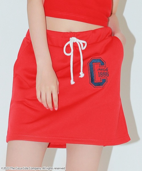 Coca Cola（コカコーラ）の「【Coca-Cola/コカ・コーラ】スウェットミニスカート（スカート・レディース・ホワイト/ブラック/レッド/サックスブルー・ONESIZE）」の4枚目の写真