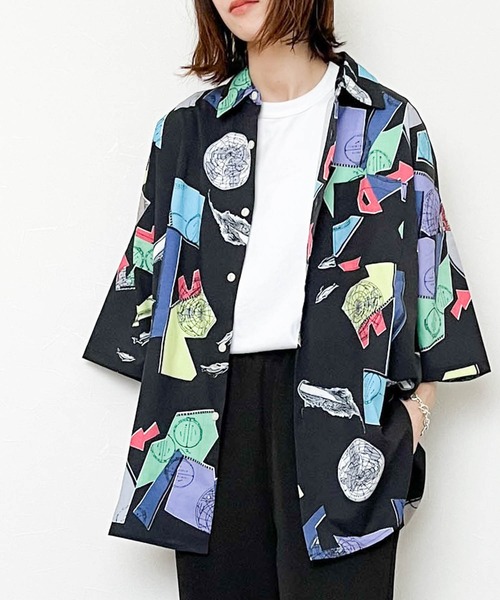 Ritzy（リッツィー）の「ポリ総柄プリント ドロップショルダーSSシャツ（シャツ/ブラウス・メンズ・ホワイト/ブラック/ベージュ/ブラウン/サックスブルー/イエロー/グリーン/ブラック系その他/ベージュ系その他/ブルー系その他・LARGE/MEDIUM/X-LARGE）」の4枚目の写真