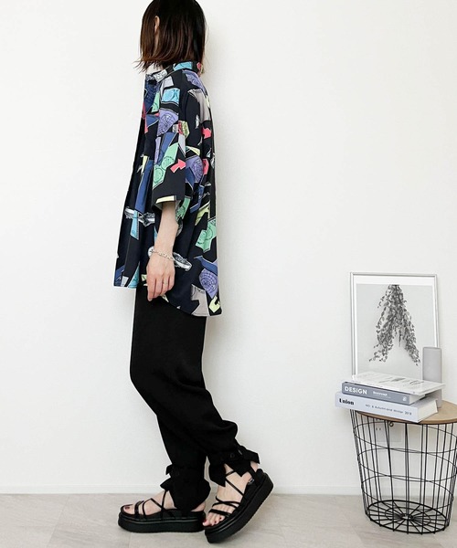 Ritzy（リッツィー）の「ポリ総柄プリント ドロップショルダーSSシャツ（シャツ/ブラウス・メンズ・ホワイト/ブラック/ベージュ/ブラウン/サックスブルー/イエロー/グリーン/ブラック系その他/ベージュ系その他/ブルー系その他・LARGE/MEDIUM/X-LARGE）」の17枚目の写真