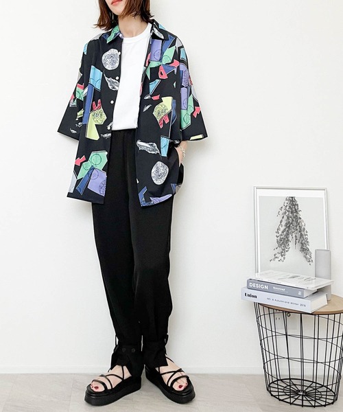 Ritzy（リッツィー）の「ポリ総柄プリント ドロップショルダーSSシャツ（シャツ/ブラウス・メンズ・ホワイト/ブラック/ベージュ/ブラウン/サックスブルー/イエロー/グリーン/ブラック系その他/ベージュ系その他/ブルー系その他・LARGE/MEDIUM/X-LARGE）」の16枚目の写真