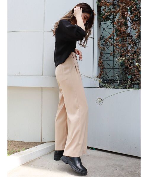 MURUA（ムルーア）の「ハイウエストタックワイドパンツ（スラックス