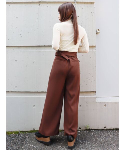 MURUA(ムルーア)の「ハイウエストタックワイドパンツ(スラックス・レディース・ブラック/ベージュ/ブラウン/ブルー/グリーン・1/2)」の18枚目の写真
