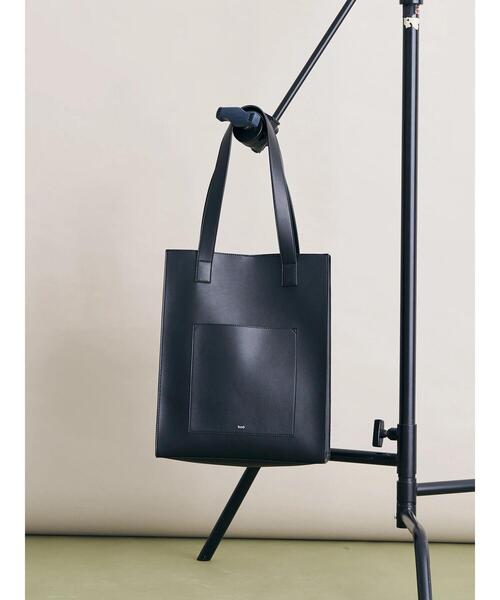 koe（コエ）の「フロントポケットスクエアトート*（トートバッグ・レディース・チャコールグレー/ブラック/グリーン/アイボリー/グレイッシュベージュ・FREE）」の8枚目の写真
