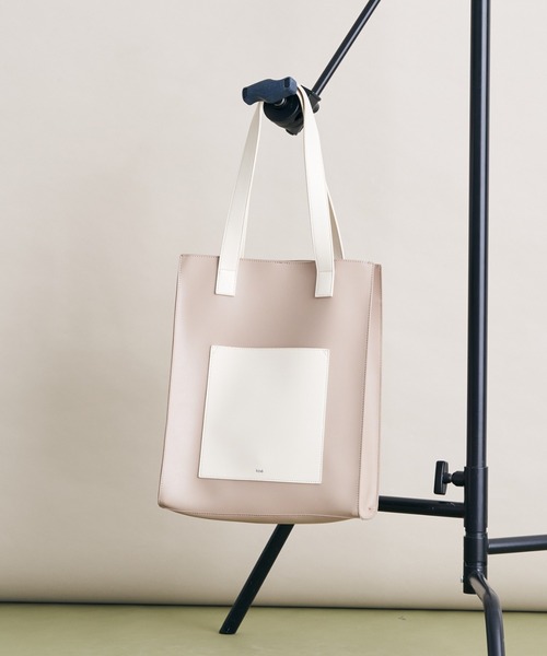 koe（コエ）の「フロントポケットスクエアトート*（トートバッグ・レディース・チャコールグレー/ブラック/グリーン/アイボリー/グレイッシュベージュ・FREE）」の4枚目の写真