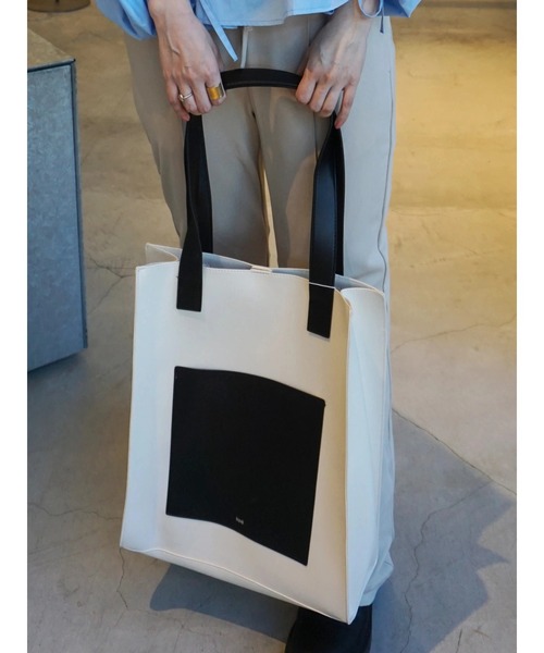 koe（コエ）の「フロントポケットスクエアトート*（トートバッグ・レディース・チャコールグレー/ブラック/グリーン/アイボリー/グレイッシュベージュ・FREE）」の11枚目の写真