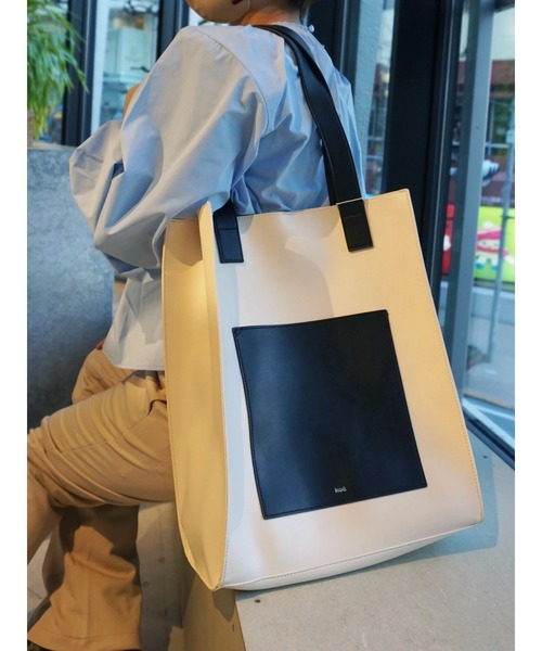 koe（コエ）の「フロントポケットスクエアトート*（トートバッグ・レディース・チャコールグレー/ブラック/グリーン/アイボリー/グレイッシュベージュ・FREE）」の12枚目の写真