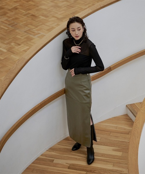 UR'S（ユアーズ）の「ｻｲﾄﾞｽﾘｯﾄﾌｧｽﾅｰﾚｻﾞｰｽｶｰﾄ（スカート）」 - WEAR