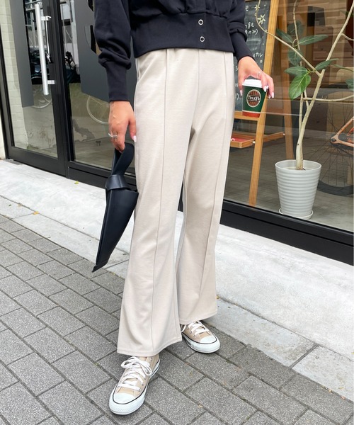 Meli rich（メリーリッチ）の「軽やかな穿き心地。ストレッチセンタータックパンツ（スラックス・レディース・グレイッシュベージュ/イエロー/ダークグリーン/モカ/ブラック・MEDIUM/SMALL）」の4枚目の写真