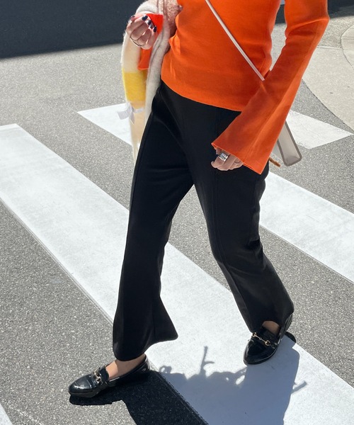 Meli rich（メリーリッチ）の「軽やかな穿き心地。ストレッチセンタータックパンツ（スラックス・レディース・グレイッシュベージュ/イエロー/ダークグリーン/モカ/ブラック・MEDIUM/SMALL）」の2枚目の写真