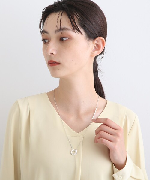 INDIVI（インディヴィ）の「◆ニュアンスリングネックレス（ネックレス・レディース・ゴールド/シルバー・00）」の8枚目の写真