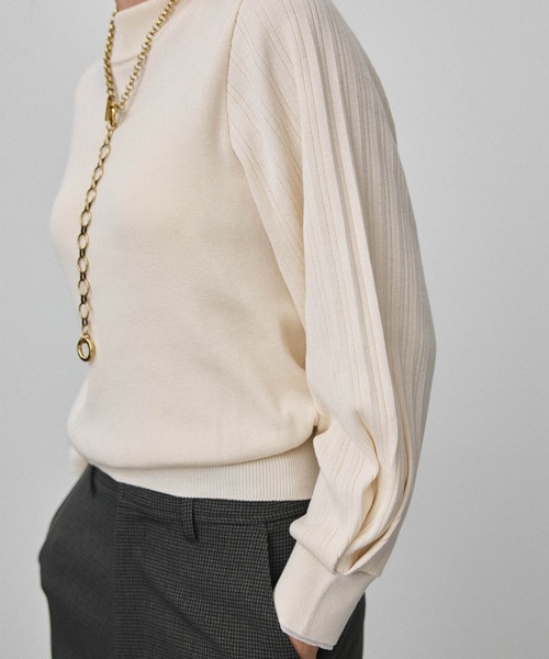 PUBLIC TOKYO（パブリックトウキョウ）の「3シーズンプリーツボリュームスリーブニット/ウォッシャブル（ニット/セーター・レディース・アイボリー/マスタード/バーガンディー・FREE）」の9枚目の写真