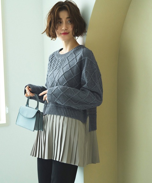 RUIRUE BOUTIQUE(ルイルエブティック)の「パッチワーク風プリーツレイヤード・ケーブルニット | アーガイル柄 クルーネック 長袖 ボリュームスリーブ プリーツ(ニット/セーター・レディース・ベージュ/ライトグレー/ブルー・M/L)」の3枚目の写真